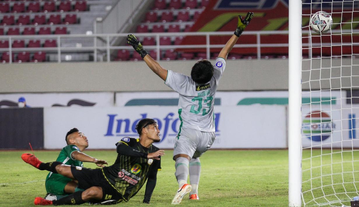 Barito Putera mampu menyamakan kedudukan pada menit ke-72. Umpan dari Bagas Kaffa dapat dimaksimalkan oleh Dandi Maulana. (Bola.com/Bagaskara Lazuardi)