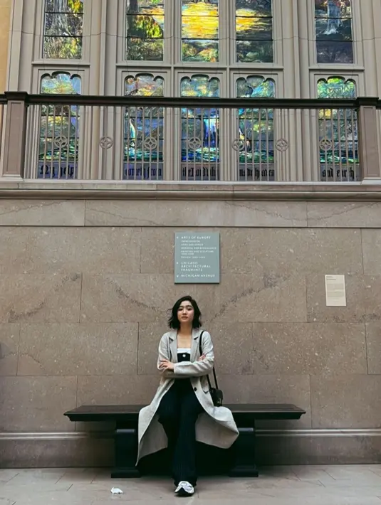 Untuk urusan makeup, Febby memilih yang flawless