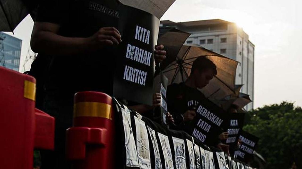 FOTO: Massa Aksi Kamisan Desak Hentikan Kriminalisasi Haris-Fatia