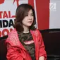 Ketua umum PSI, Grace Natalie saat menggelar konferensi pers di kantor DPP PSI, Jakarta, Jumat (1/6). Sebelumnya pada 23 April 2018, PSI memasang iklan alternatif cawapres dan Kabinet Jokowi 2019-2024 di sebuah koran. (Liputan6.com/Herman Zakharia)