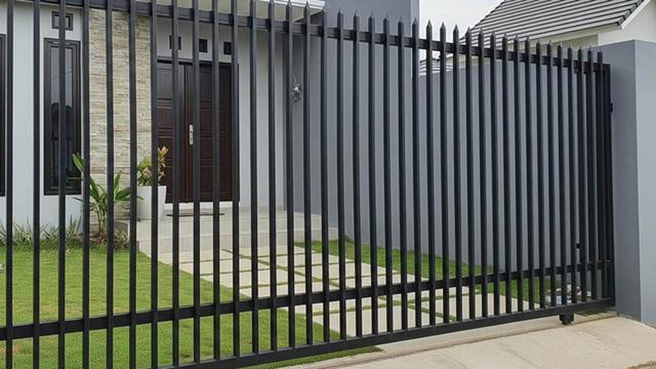 10 Ide Pagar Rumah Anti Maling dari Hollow Galvanis yang Kuat untuk Hunian Bergaya Minimalis