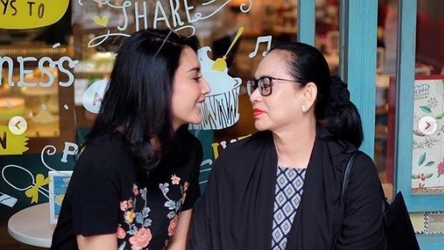 Mama Tyas Mirasih meninggal dunia, ini kenangan sang aktris bareng Hedy Elias (Foto: instagram tyasmirasih)