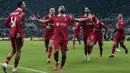 Pemain Liverpool, Mohamed Salah melakukan selebrasi bersama rekan-rekannya setelah mencetak gol ketiga timnya ke gawang Newcastle pada laga lanjutan Liga Inggris 2024/2025 di St James Park Stadium, Newcastle, Inggris, Kamis (05/12/2024) WIB. (AP Photo/Ian Hodgson)