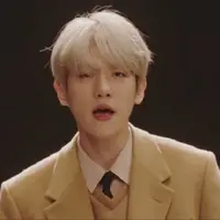 MV Universe EXO berhasil membuat para penggemar baper.