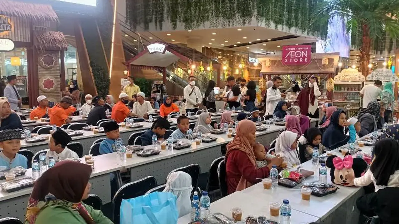 Mal di Sentul City Berbagi dengan Anak Yatim Piatu di Bulan Ramadan