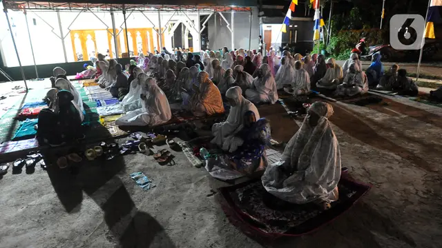 Suasana Sholat Tarawih Pertama Ramadhan 2023 di Musala Nurul Fajri Depok