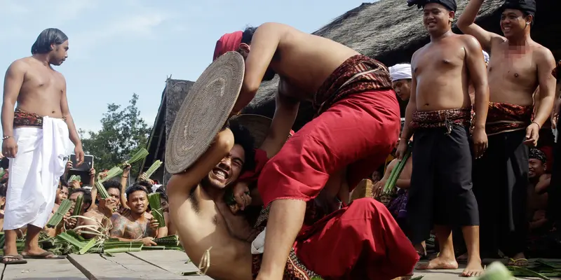 Melihat Keunikan Perang Pandan yang Jadi Tradisi di Bali