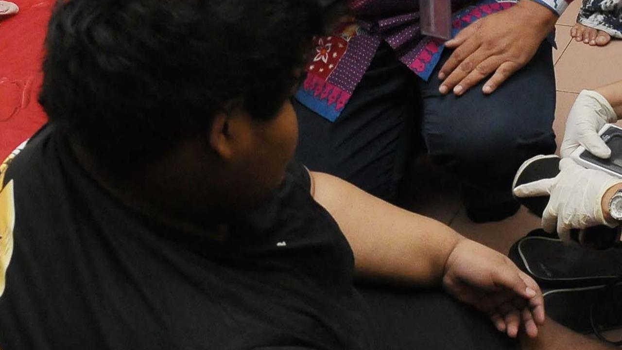 Berat tubuhnya yang tak normal itu mulai terlihat sejak Ahmad menginjak usia 10 tahun. Namun kondisinya saat itu masih bisa beraktivitas seperti anak-anak pada umumnya sampai usia 17 tahun.