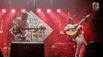 Musisi Endah N Rhesa saat tampil dalam Java Jazz on The Move di Jakarta, Kamis (15/2). Duo musisi yang juga sepasang suami istri akan tampil dalam Java Jazz Festival (JJF) 2018 pada 2-4 Maret 2018 di Jiexpo Kemayoran. (Liputan6.com/Faizal Fanani)