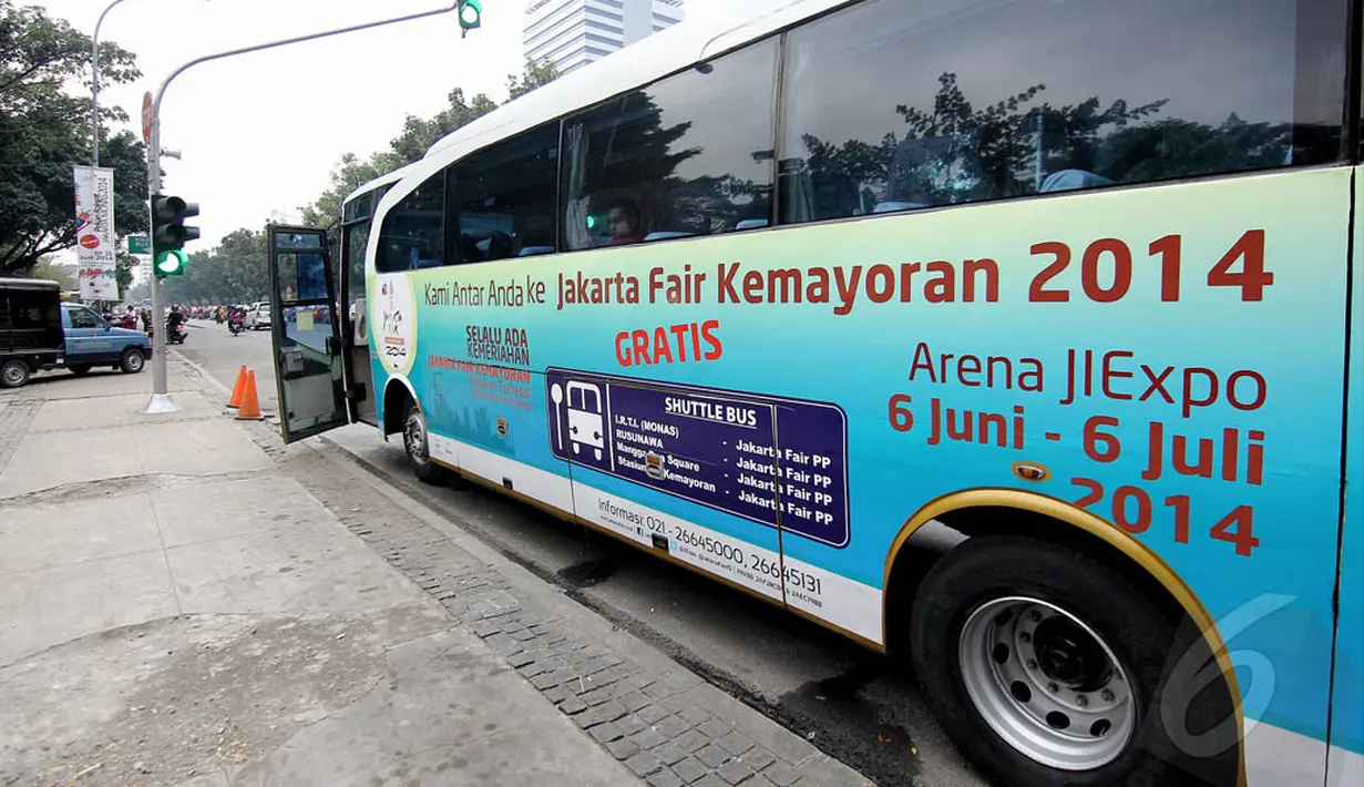  Sebuah bus sengaja disiapkan pihak Jakarta International Expo (JIExpo) Kemayoran, Jakarta, Rabu (11/6/2014) (Liputan6.com/Faizal Fanani)
