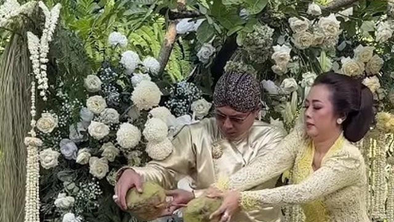 22 Potret Detail Dekorasi Siraman Pernikahan Putra Soimah dengan Adat Jawa yang Mewah dan Sakral