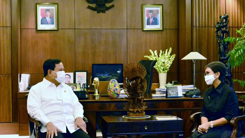Menteri Pertahanan Prabowo Subianto dan Menteri Luar Negeri Retno Marsudi.