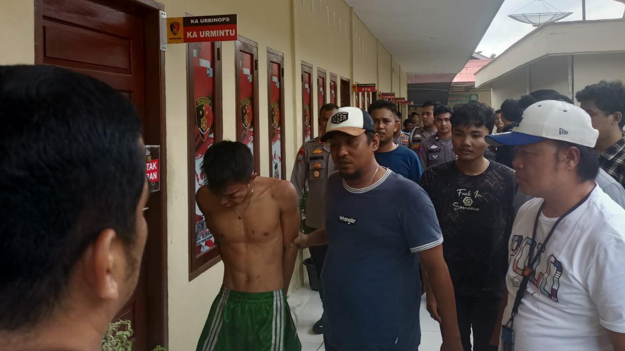 VIDEO: Rekaman Polisi, Detik-Detik Tegang Penangkapan Pembunuh Gadis Penjual Gorengan di Sumbar
