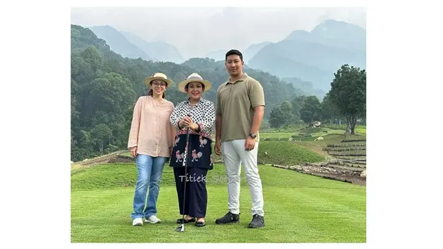 6 Potret Eno Sigit Anak Sigit Harjojudanto di Ultah Ayahnya, Dekat Titiek Soeharto