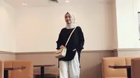 Rekomendasi Model Kemeja, Tunik dan Dress Gelap yang Bikin Kamu Tampak Ramping, Bye-Bye Gendut!