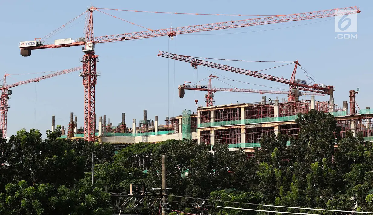 Suasana pembangunan gedung bertingkat di Jakarta, Senin (7/5). Pertumbuhan ekonomi kuartal 1 2018 tersebut lebih baik dibandingkan pertumbuhan ekonomi pada periode sama dalam tiga tahun terakhir.  (Liputan6.com/Immanuel Antonius)