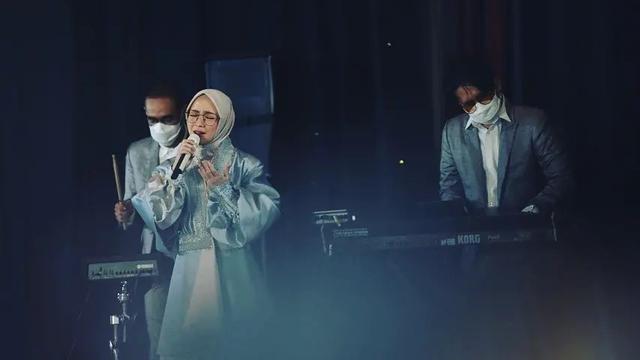 6 Potret Sabyan Gambus di Acara Malam Bainai Lesty Kejora, Curi Perhatian