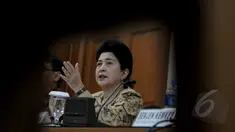 Menteri Kesehatan Nila Djuwita Farid Moeloek, bersama Kepala Badan POM Roy Sparingga melakukan jumpa pers terkait hasil investigasi terkait buvanest spinal, di kementrian kesehatan, Jakarta, Senin (23/3/2015). (Liputan6.com/Johan Tallo)