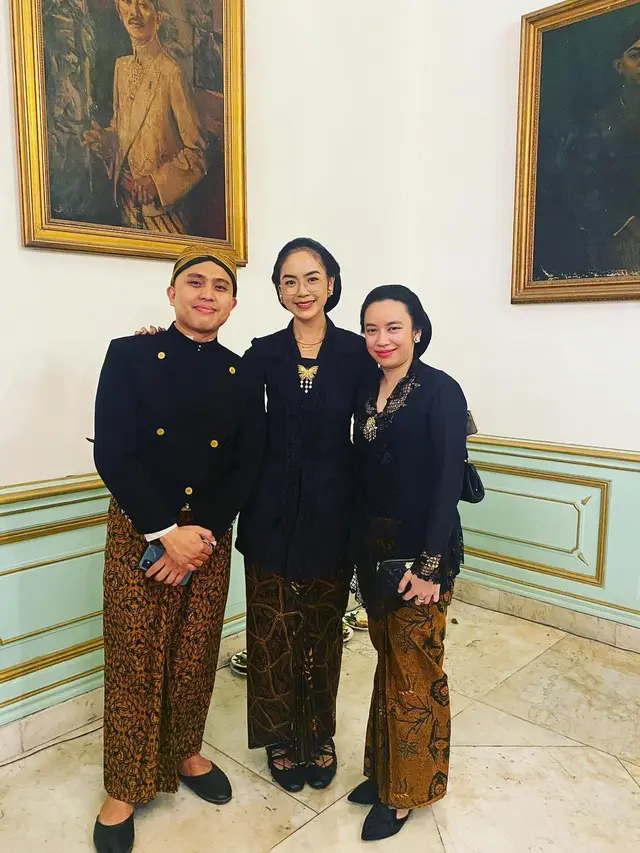 Viral di Tiktok, Gaya Ayu Kekinian Rania Maheswari Yamin di Kirab Pusaka Malam Satu Suro Jadi Sorotan