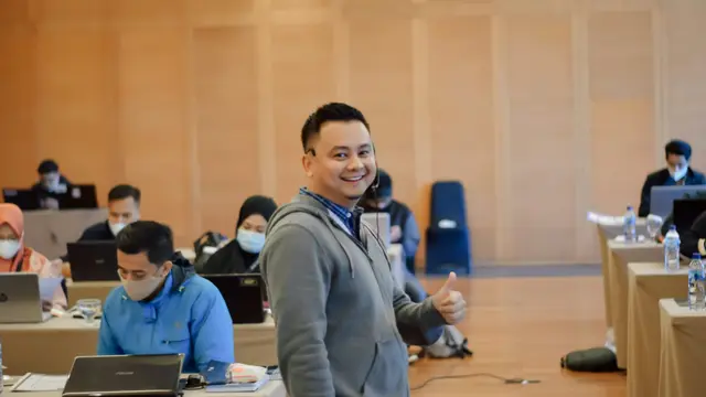 Resign dari PNS, Pria Ini Jadi Internet Marketer yang Raup Milyaran Rupiah
