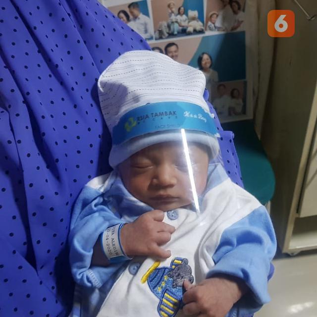 Bayi Baru Lahir Pakai Face Shield Gebrakan Rsia Tambak Selama