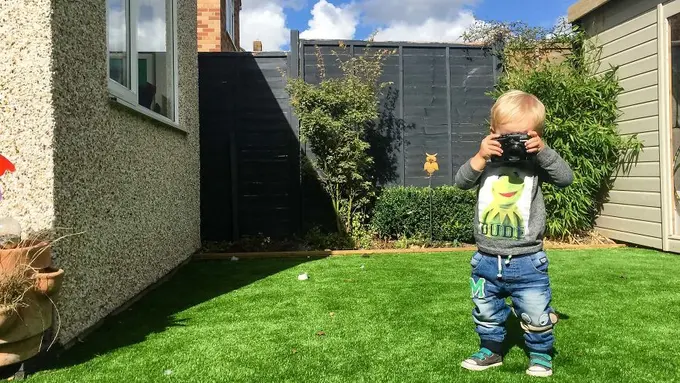 [Bintang] Diberi Kamera Digital, Ini 10 Foto Hasil Jepretan Balita 1 Tahun