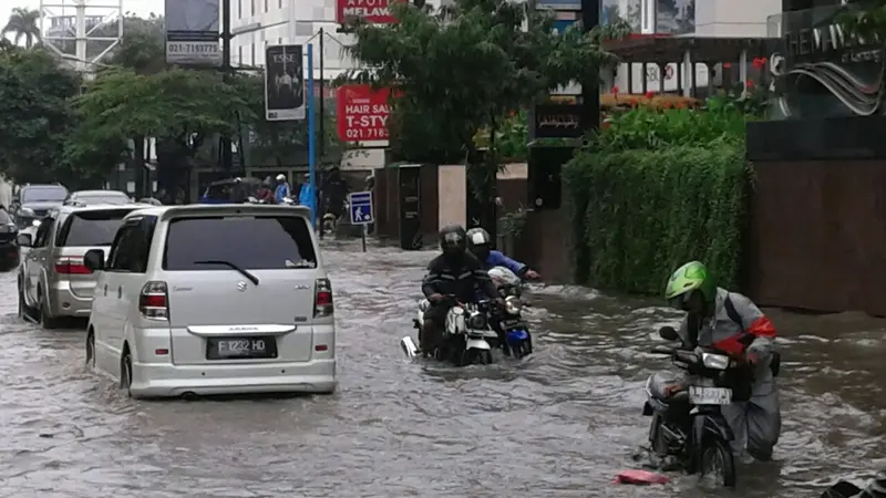 Genangan air di depan Kem Chik Kemang