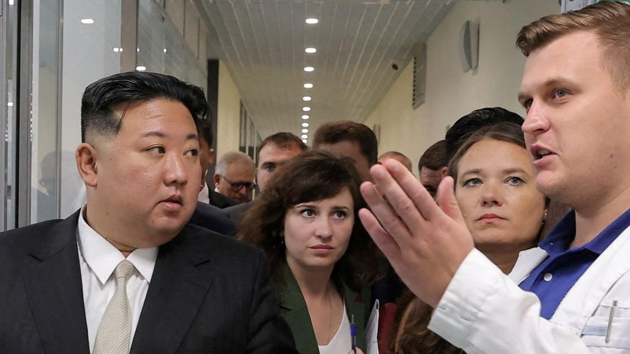 Menurut media pemerintah, di Vladivostok, Kim mengunjungi Universitas Federal Timur Jauh, Akuarium Primorsky, dan Pabrik Bio-Feed Arnika.<br>