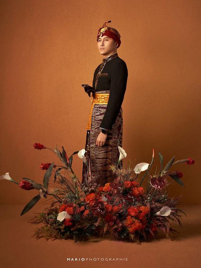 8 Potret Mesra Nan Nostalgia Demian Aditya dan Sara Wijayanto Berbalut Busana Klasik hingga Pakaian Daerah