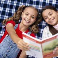 Buku anak beredar dengan beragam jenisnya, sebagai orangtua pilihlah sesuai kebutuhan yang disesuaikan dengan usia anak. (Foto: Freepik/ )