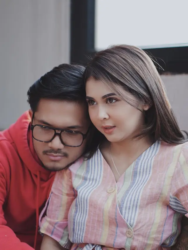 6 Potret Kesha Ratuliu dan Adhi Permana, Pacarnya yang Mesra Banget
