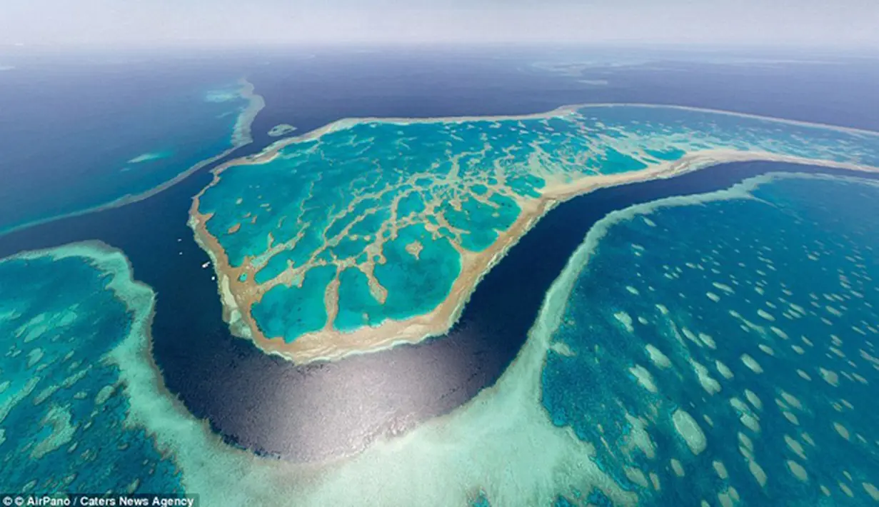 Menakjubkan pemandangan perairan biru yang berada di Australia diambil oleh fotogrefer yang sudah menjelajahi seluruh dunia mengunakan kamera drone. (Dailymail)