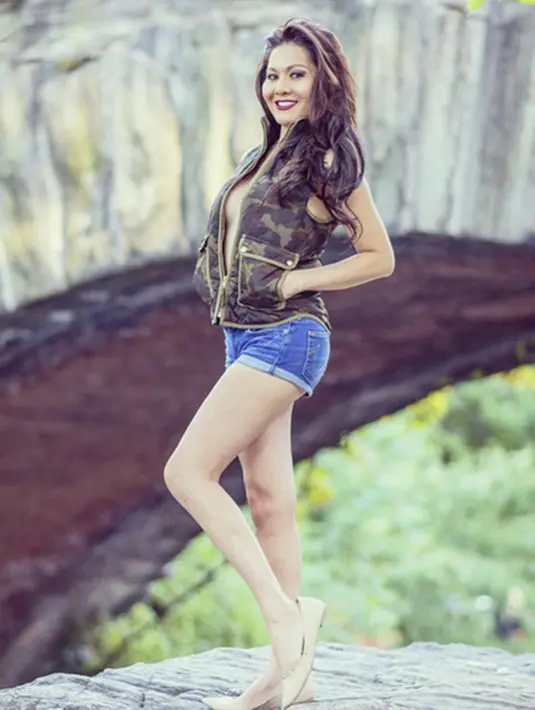 Solena tinggal di New York dan merupakan transgender Asia pertama yang berhasil menembus film Hollywood. (Via Instagram/Solena Chaniago)