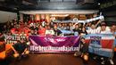 <p>Foto bersama acara Roaring Night Manchester City vs Manchester United di Babahramu Dine &amp; Bar, Episode Hotel, Gading Serpong, Tangerang, Minggu (3/3/2024). (Bola.com/M Iqbal Ichsan)</p>
