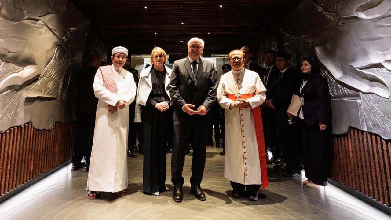 FOTO: Presiden Jerman Kunjungi Mesjid Istiqlal dan Gereja Katedral Jakarta