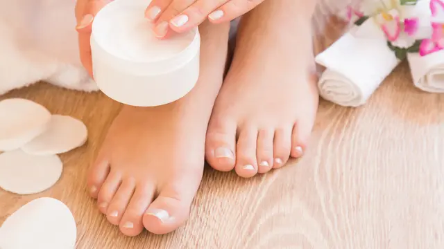 Langkah Mudah Menjaga Kebersihan Kuku Kaki yang Bisa Dilakukan Selama Musim Hujan