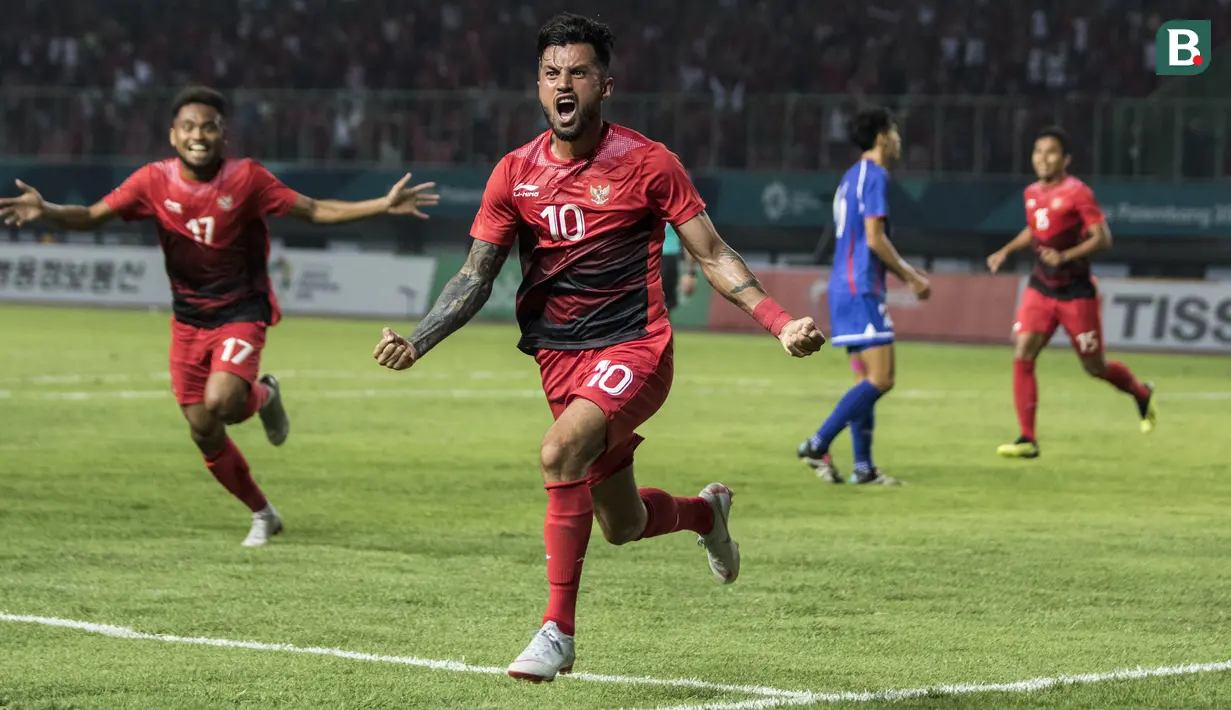 Gelandang Indonesia, Stefano Lilipaly, merayakan gol yang dicetaknya ke gawang Chinese Taipei pada laga Grup A Asian Games di Stadion Patriot, Bekasi, Minggu (12/8/2018). Indonesia menang 4-0 atas Chinese Taipei. (Bola.com/Vitalis Yogi Trisna)