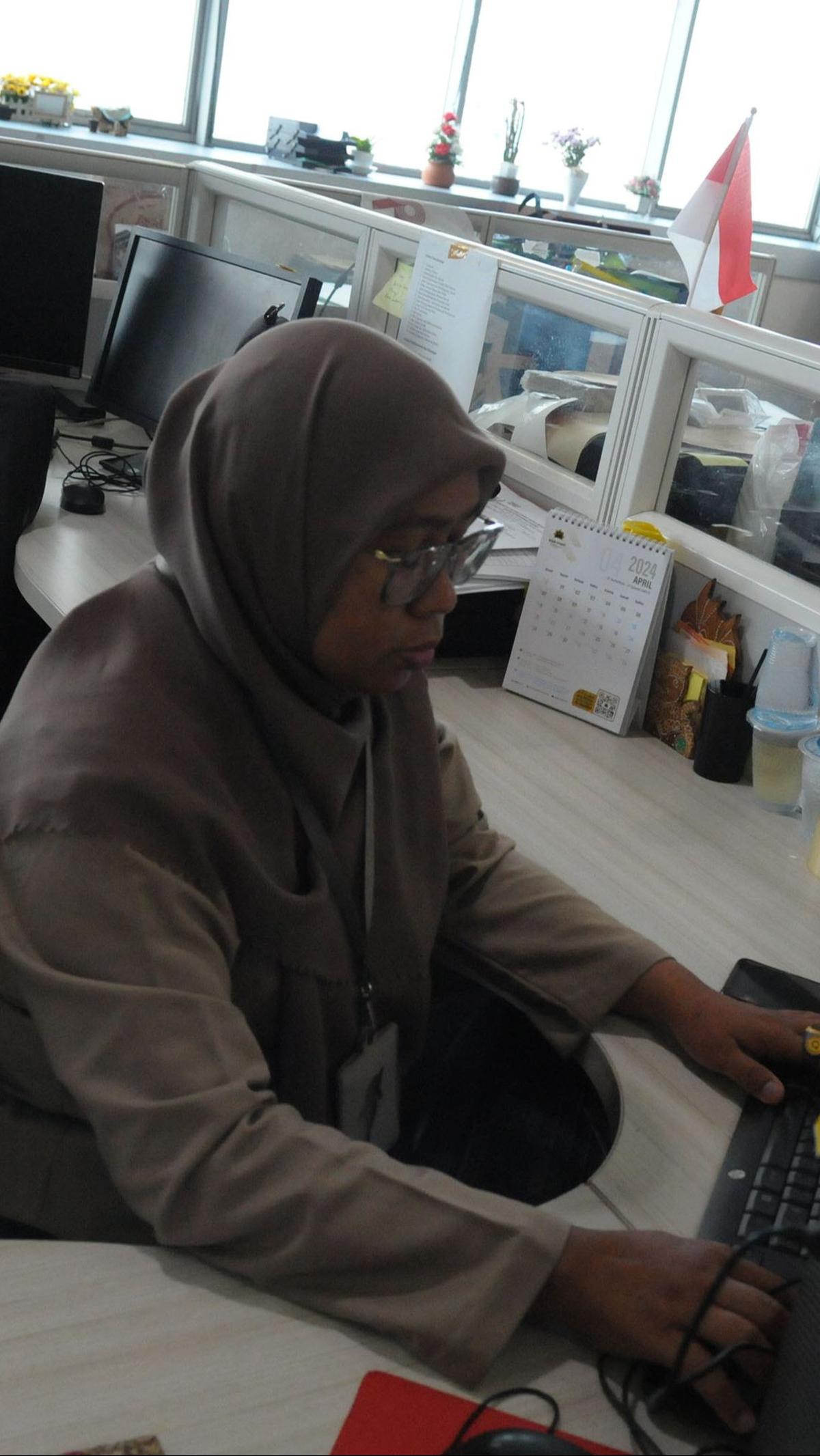 Pemprov DKI juga mewajibkan seluruh pegawainya masuk kerja dan tidak ada cuti tambahan. Sebelumnya, Kementerian&nbsp;Pendayagunaan Aparatur Negara dan Reformasi Birokrasi (PANRB) telah mengeluarkan surat edaran Nomor 01 Tahun 2024.&nbsp;Merdeka.com/Imam B