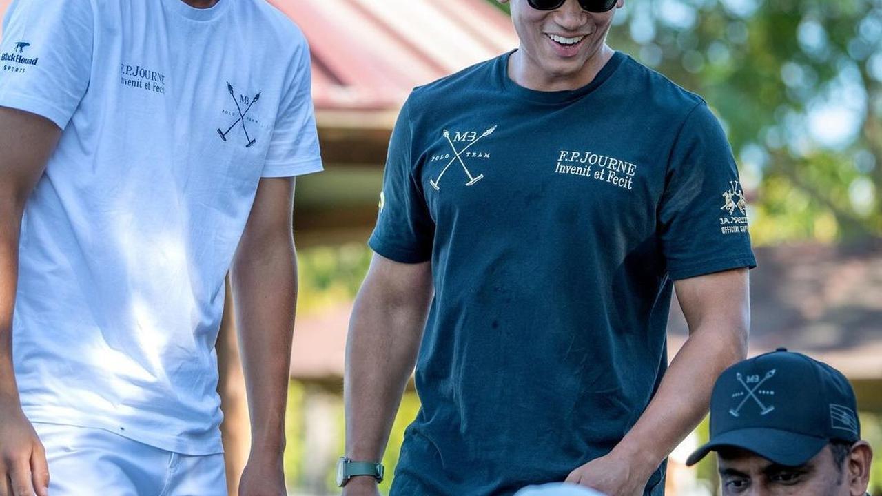 Ditemani Istrinya yang Cantik, Potret Pangeran Abdul Mateen Berkuda Kece Banget