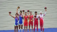 Atlet rowing putri Indonesia, Chelsea Corputty dan Mutiara Rahma Putri (kanan) berhasil meraih medali perunggu Asian Games 2022 dari nomor Lightweight Women's Double Sculls, Minggu (24/9/2023) pagi WIB. Medali yang diraih Chelsea dan Mutiara menjadi medali pertama Indonesia di Asian Games 2022. (Bola.com/NOC Indonesia/Tetuko Mediantoro)