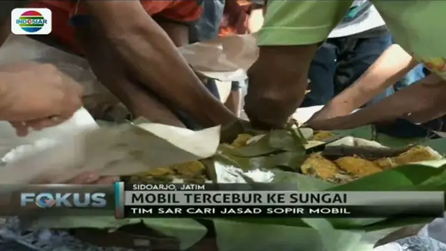 Keluarga Korban Minibus Terseret Sungai Brantas Gelar Sedekah