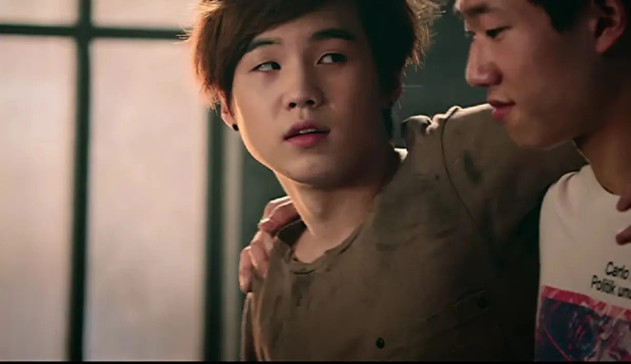 Suga BTS dalam video klip I'm da One dari Jo Kwon. (Tangkapan layar YouTube/ HYBE LABELS)