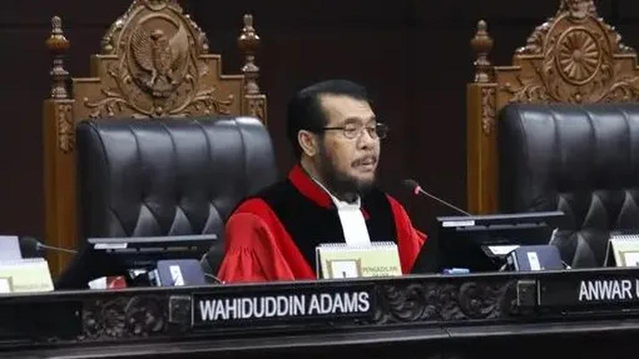 Menurut MK, batas usia paling rendah 40 tahun bertentangan dengan UUD dan tidak memiliki kekuatan hukum mengikat.<br>