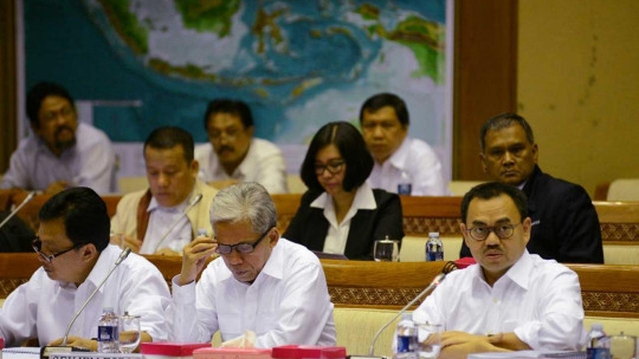 Menteri Sudirman Said hadiri rapat kerja dengan Komisi VII DPR