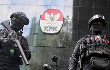 FOTO: Situasi Gedung KPK Dijaga Ketat Polisi Bersenjata Saat Hasto Kristiyanto Diperiksa
