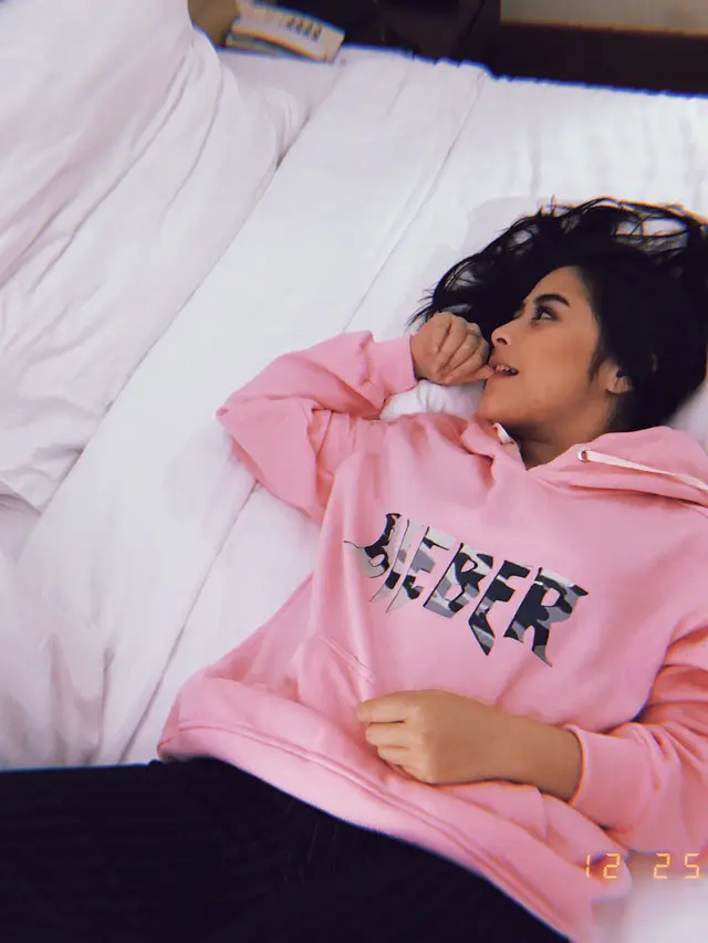 [Bintang] Penggemar Prilly Latuconsina? 3 Fashion Item Ini yang Wajib Kamu Punya di Lemari