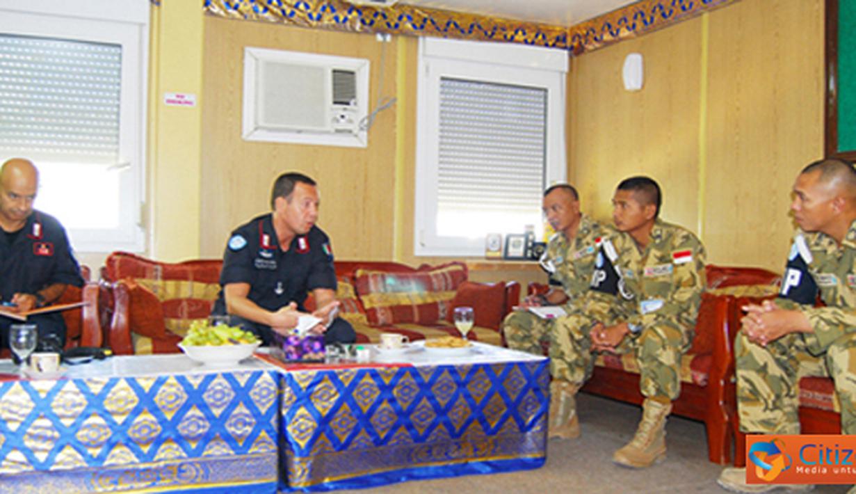 Citizen6, Lebanon: Kontingen Garuda XXV-D/UNIFIL kembali menerima PAZ Insignia yang disampaikan oleh FPM Head Quarters Naqoura UNIFIL, Letnan Kolonel Andrea Desideri (Italia) pada, Sabtu (4/8). (Pengirim: Badarudin Bakri)