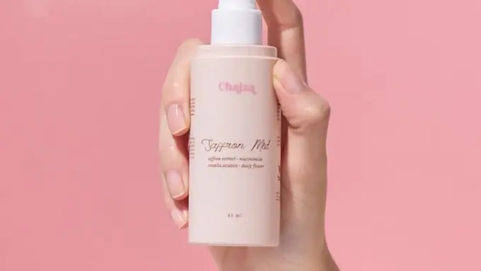 Kandungan Saffron dalam Setting Spray Multifungsi untuk Kunci Makeup