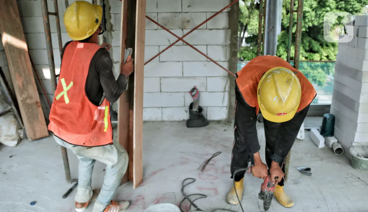 Selain itu, lanjut Welfizon, usai direvitalisasi halte akan memiliki enam pintu pemberhentian bus yakni di sisi kanan dan kiri masing-masing tiga bus, dari yang sebelumnya hanya empat pintu. (Liputan6.com/Herman Zakharia)