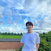 Kim Seon Ho saat ini tengah menikmati kariernya yang makin menanjak. (Instagram @seonho__kim)